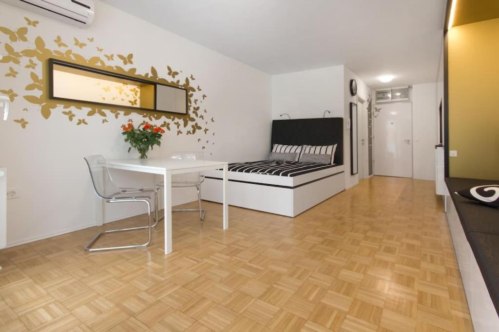 Gorgeous Central Flat With Garage Laibach Exterior foto